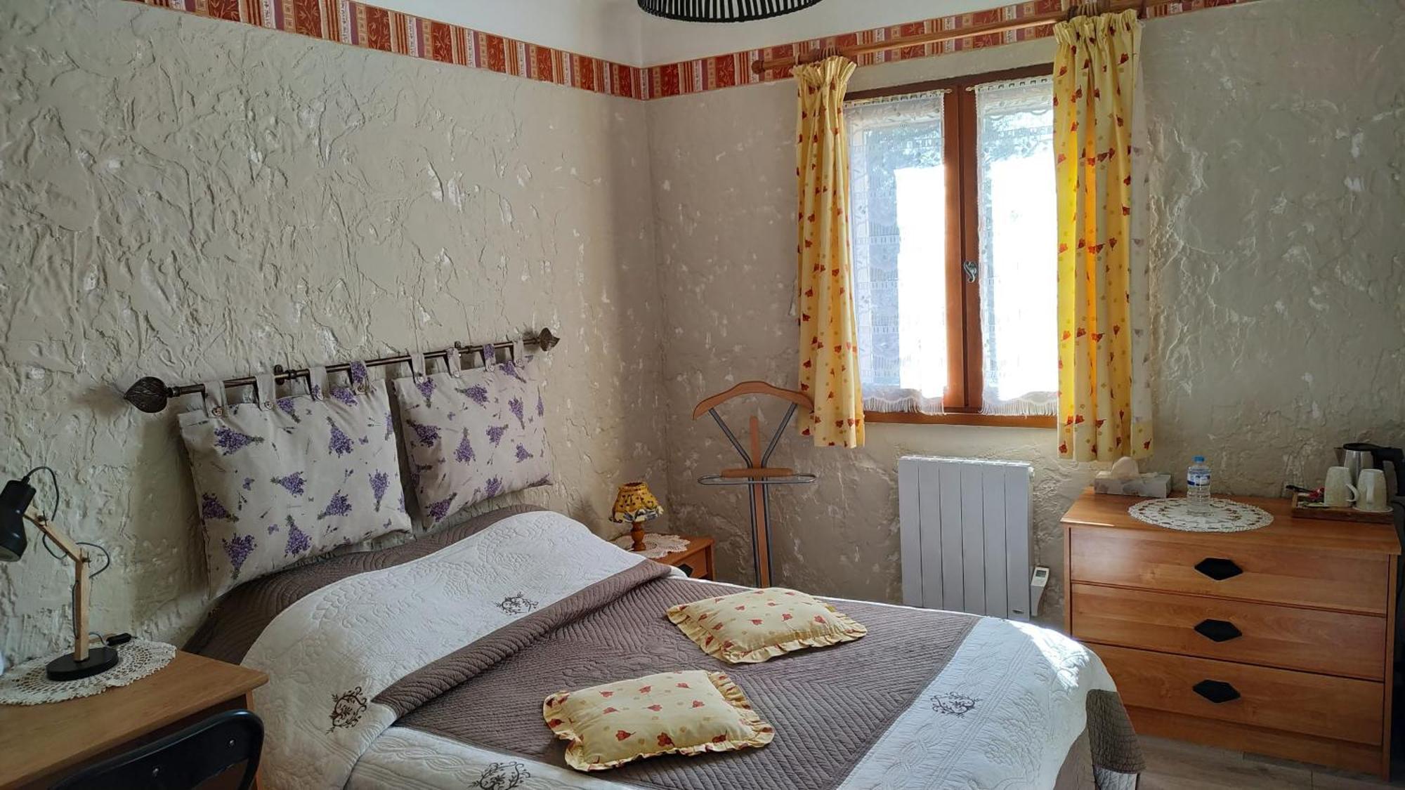La Pinede De Manon Bed and Breakfast Barjols Exteriör bild